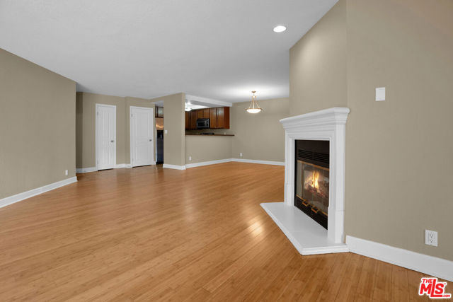 1633 S Bentley Avenue, West Los Angeles CA: https://media.crmls.org/mediaz/1c2c5960-b1a2-4d09-aa56-e45e1ef09bc2.jpg