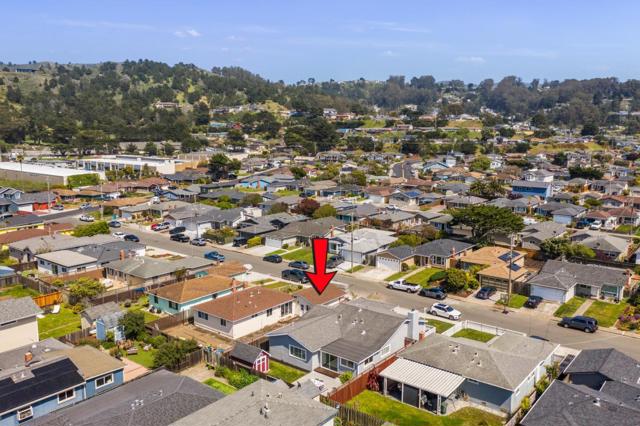 1160 Balboa Way, Pacifica CA: https://media.crmls.org/mediaz/1c2cbf67-92e5-4a03-8a3f-1e5b34ab9e96.jpg