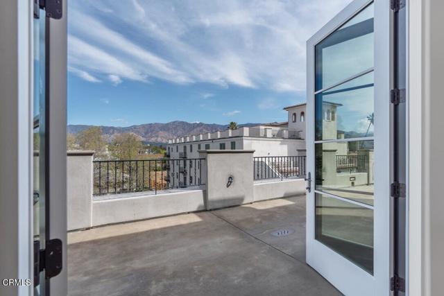 Detail Gallery Image 3 of 35 For 533 E Union St #501,  Pasadena,  CA 91101 - 3 Beds | 3 Baths