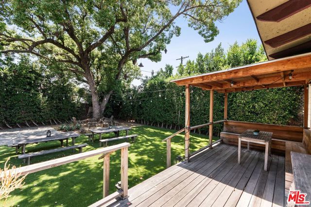 2130 W 27th Street, Los Angeles CA: https://media.crmls.org/mediaz/1c2e3d0c-4e24-4ba8-8c9d-e5f51dcbf01e.jpg