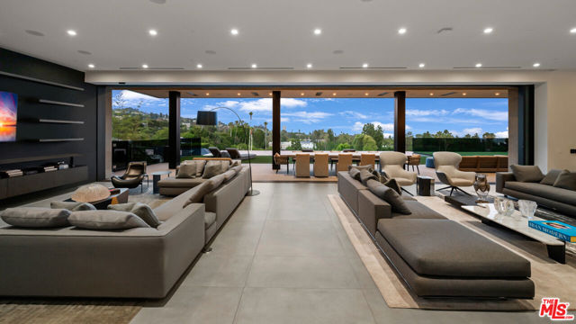 1140 Summit Drive, Beverly Hills CA: https://media.crmls.org/mediaz/1c2e68d3-757f-4d70-a51b-9693b15bbdb9.jpg