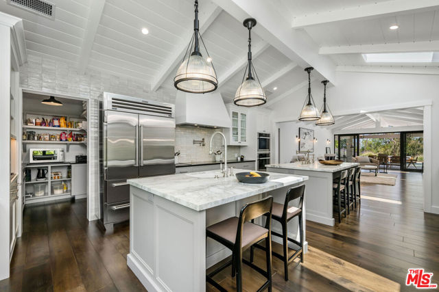 24884 Jim Bridger Road, Hidden Hills CA: https://media.crmls.org/mediaz/1c2ea300-ce59-4066-92a4-29375d47c428.jpg