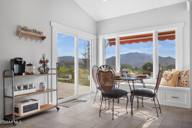 28329 Foothill Drive, Agoura Hills CA: https://media.crmls.org/mediaz/1c2ee5ff-7589-466d-b06e-c052fc19b118.jpg