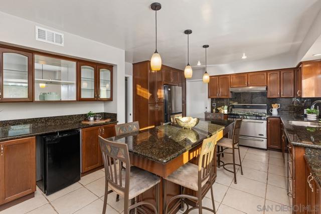 10190 Madrid Way, Spring Valley CA: https://media.crmls.org/mediaz/1c2ef1cc-8cab-4194-a5b6-e0bf30ebc1be.jpg