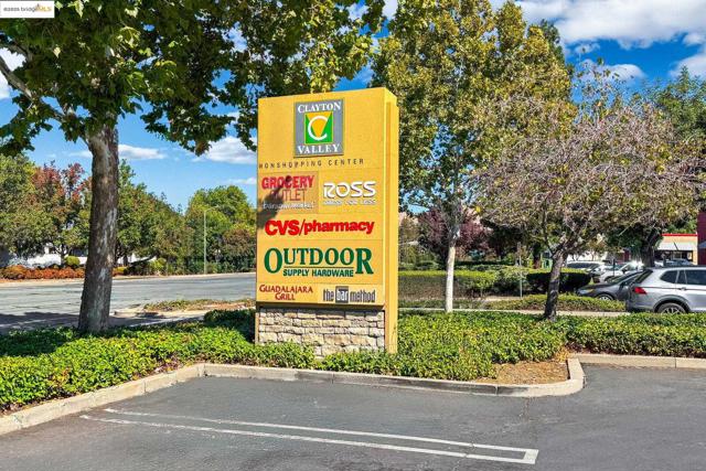 1515 Schenone Ct, Concord CA: https://media.crmls.org/mediaz/1c2f67f1-888b-4f1e-a2a7-c3904aa26128.jpg