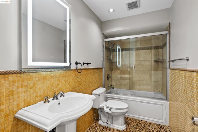 4730 Spinnaker Way, Discovery Bay CA: https://media.crmls.org/mediaz/1c2fd519-dade-4795-9c8f-6d67e6c07e6e.jpg