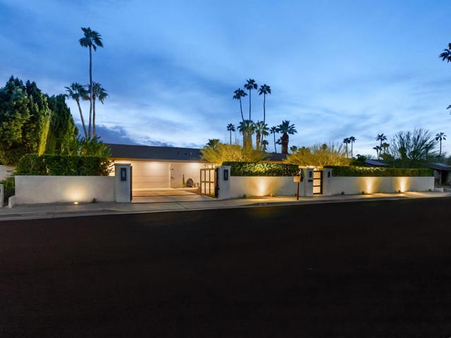 460 N Orchid Tree Lane, Palm Springs CA: https://media.crmls.org/mediaz/1c301c65-d82d-48b7-bb66-79ca7a82f53a.jpg