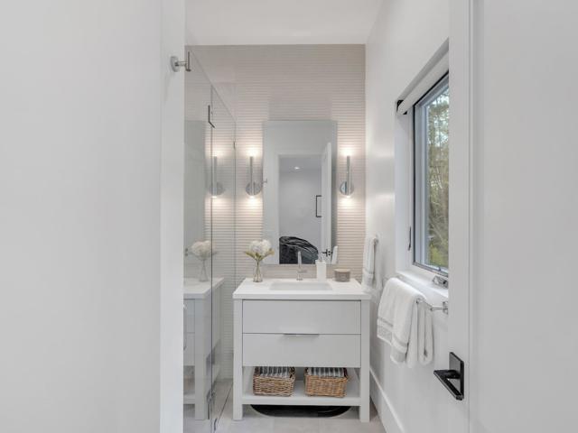 60 Glengarry Way, Hillsborough CA: https://media.crmls.org/mediaz/1c30300e-e7c1-473c-8894-efb9779f3470.jpg