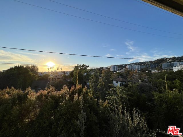 949 N Kings Road, West Hollywood CA: https://media.crmls.org/mediaz/1c303321-140b-4905-a594-c32c1f757f39.jpg
