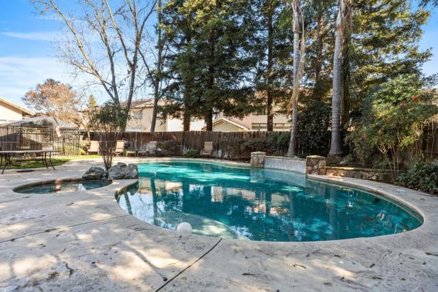 4008 Cortona Drive, Modesto CA: https://media.crmls.org/mediaz/1c30b956-95cd-4df3-a7e3-89514a875233.jpg