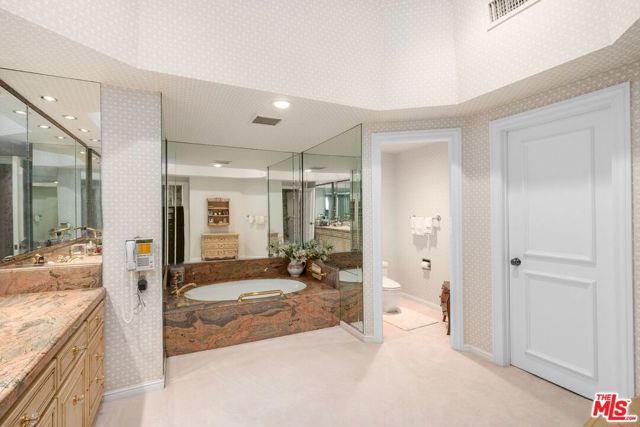 10114 Empyrean Way, Los Angeles CA: https://media.crmls.org/mediaz/1c310d35-6ce2-4bef-85f8-333c8bdad059.jpg