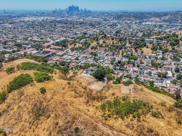 2929 N Amethyst Street, Los Angeles CA: https://media.crmls.org/mediaz/1c311695-c9be-4092-8375-072bd84f07f1.jpg