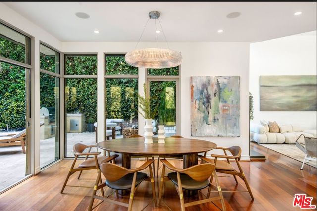 3685 Mandeville Canyon Road, Los Angeles CA: https://media.crmls.org/mediaz/1c321374-45d5-4e64-91fb-c0428725787b.jpg