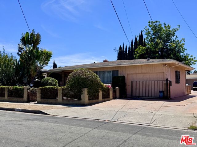 3704 W 111th Place, Inglewood CA: https://media.crmls.org/mediaz/1c328b2f-9e28-4125-a8b5-fd3b59a5773d.jpg