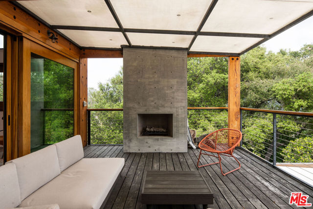 22575 Monte Vista Drive, Topanga CA: https://media.crmls.org/mediaz/1c329089-49f3-4590-8d6e-032746675e25.jpg