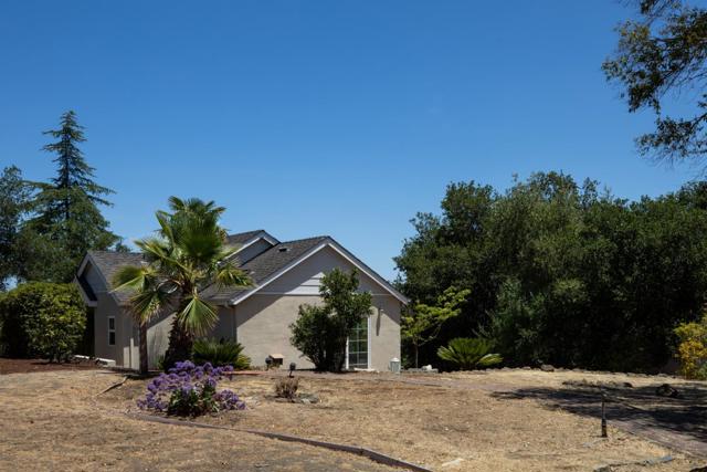 13888 Fremont Pines Lane, Los Altos Hills CA: https://media.crmls.org/mediaz/1c32eed4-a27f-49fe-83b6-be3b37edebb5.jpg