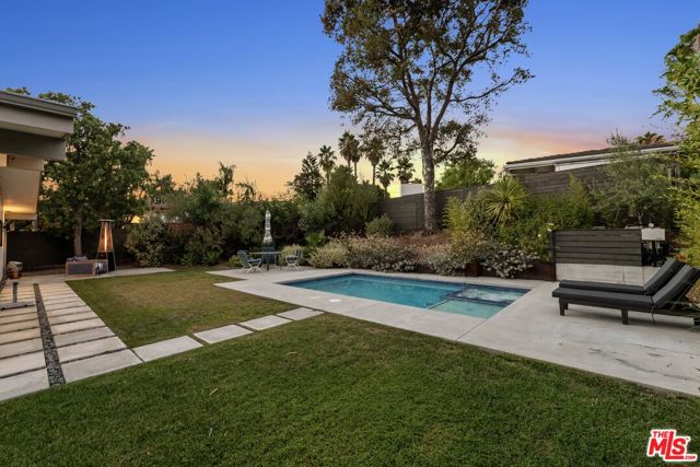 8400 Edwin Drive, Los Angeles CA: https://media.crmls.org/mediaz/1c32f43e-ee34-48f7-8676-8c438ca1fbc2.jpg