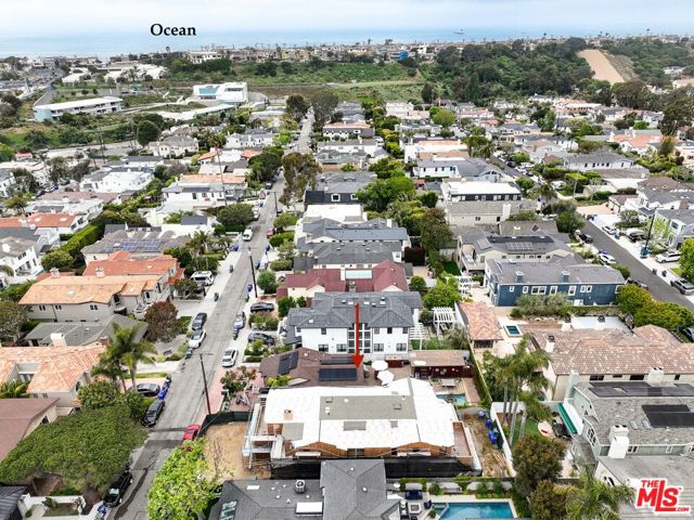 657 27th Street, Manhattan Beach, California 90266, 2 Bedrooms Bedrooms, ,1 BathroomBathrooms,Residential,Sold,27th,24396453