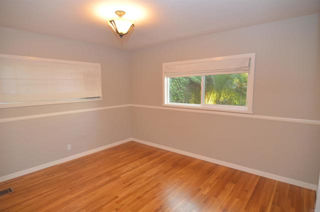 2297 Newcastle Avenue, Cardiff by the Sea CA: https://media.crmls.org/mediaz/1c3389a2-a189-40cf-bfbe-6344ad68b64e.jpg