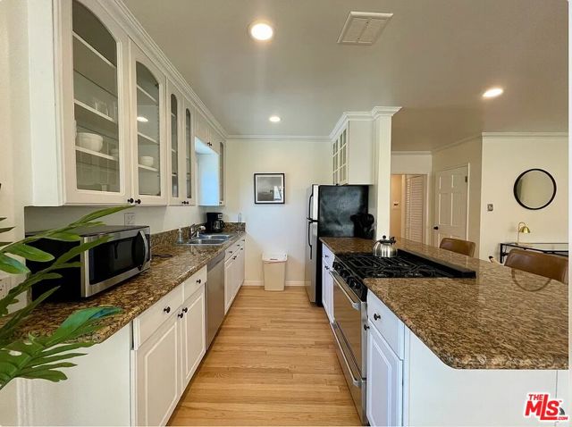 1111 11th Street, Santa Monica CA: https://media.crmls.org/mediaz/1c338ed0-f513-44c8-8744-d5dbb401ff52.jpg