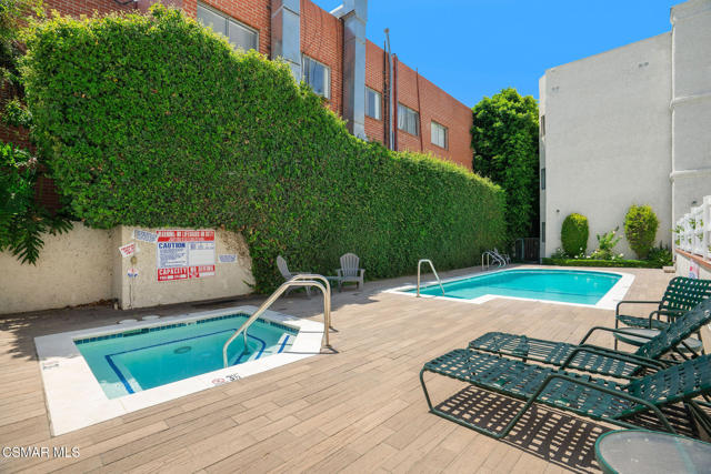 17914 Magnolia Boulevard, Encino CA: https://media.crmls.org/mediaz/1c341f28-0c9f-401c-a89f-a8ce1791ee2e.jpg