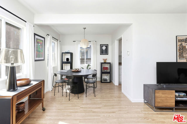 517 Venice Way, Venice CA: https://media.crmls.org/mediaz/1c34614b-2862-41cb-8c60-7f48ea3ce7f4.jpg