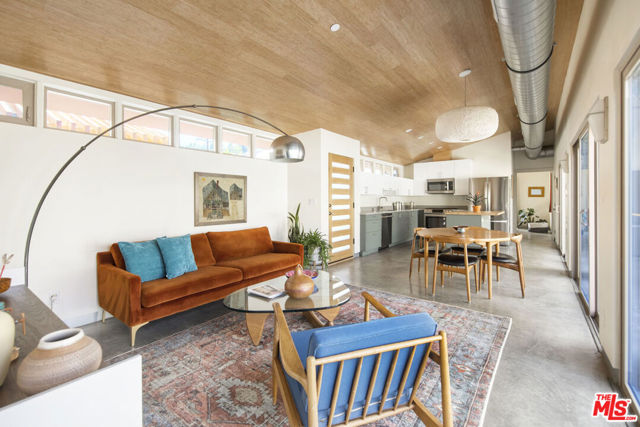 4989 Vincent Avenue, Los Angeles CA: https://media.crmls.org/mediaz/1c359091-d7ca-45a8-8c8f-affa4d178eae.jpg