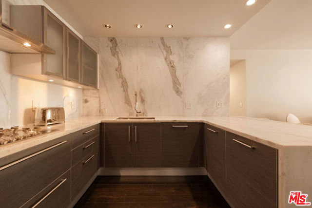 928 N Croft Avenue, Los Angeles CA: https://media.crmls.org/mediaz/1c35a2a9-d6f1-463d-9469-f542b211fef1.jpg