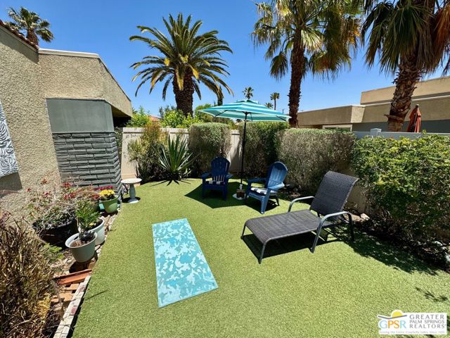 1533 N Sunflower Court, Palm Springs CA: https://media.crmls.org/mediaz/1c3674a7-bd96-4717-8e79-19dde75fec4d.jpg