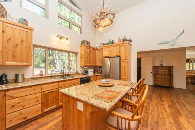 851 Mountain Aire Lane, Trinity Center CA: https://media.crmls.org/mediaz/1c368318-1aa4-459d-8e62-d946a3cf3726.jpg