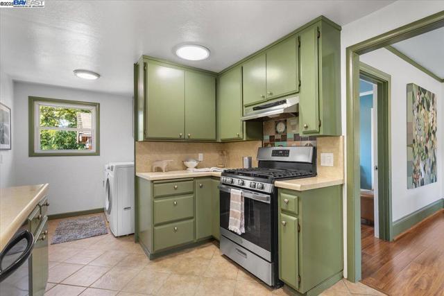 357 Melven Ct, San Leandro CA: https://media.crmls.org/mediaz/1c372ea0-1e51-45d0-b027-e944abcfdd26.jpg