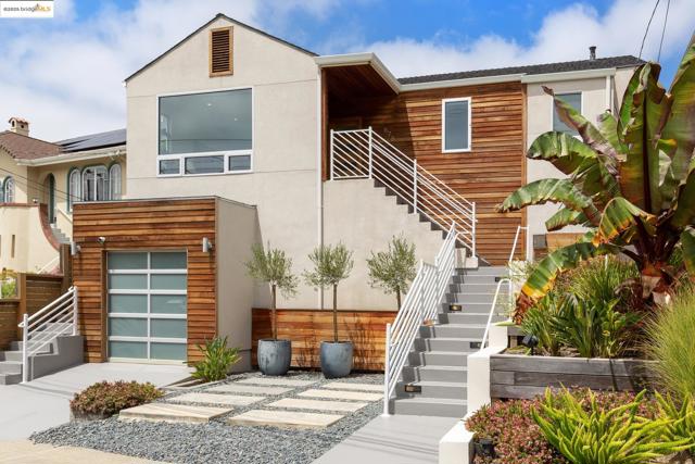 678 Walavista Ave, Oakland CA: https://media.crmls.org/mediaz/1c375df8-9bad-41ed-93ed-d3f5de96b0fb.jpg
