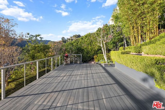1415 Summitridge Drive, Beverly Hills CA: https://media.crmls.org/mediaz/1c378238-61fa-4819-8f7a-6e643a577f83.jpg
