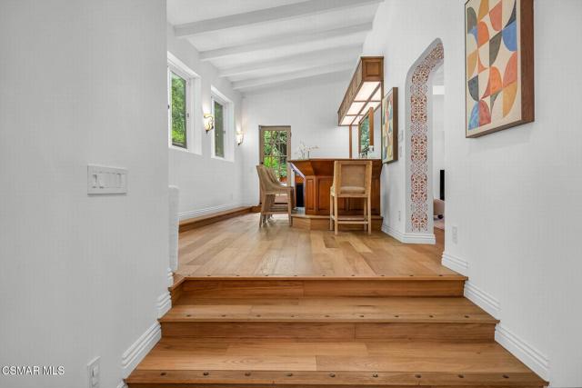4456 Hayvenhurst Avenue, Encino CA: https://media.crmls.org/mediaz/1c37a90d-9448-4668-b257-33b3f3bb888a.jpg