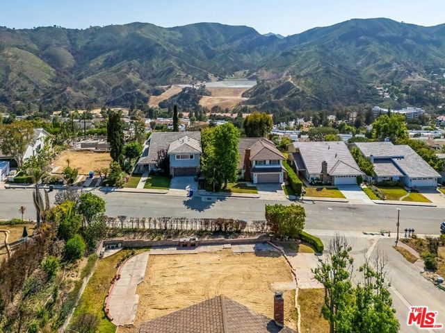 17177 Avenida De La Herradura, Pacific Palisades CA: https://media.crmls.org/mediaz/1c382be8-e45c-41b9-b091-e8e30582ed66.jpg