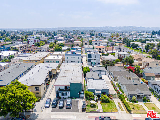 4546 W 17th Street, Los Angeles CA: https://media.crmls.org/mediaz/1c385695-8812-4636-95f4-d870093ee83f.jpg