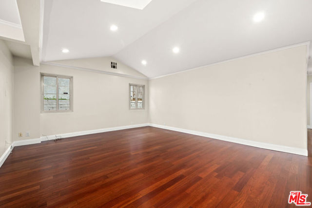 427 W Manchester Avenue, Playa del Rey CA: https://media.crmls.org/mediaz/1c393c6e-ff43-4f94-9848-caf1ec5c8921.jpg