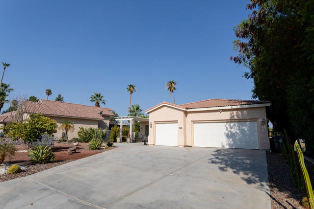 48305 Pic Way, Indio CA: https://media.crmls.org/mediaz/1c39b26d-542f-4529-83f7-a58e03480b3d.jpg