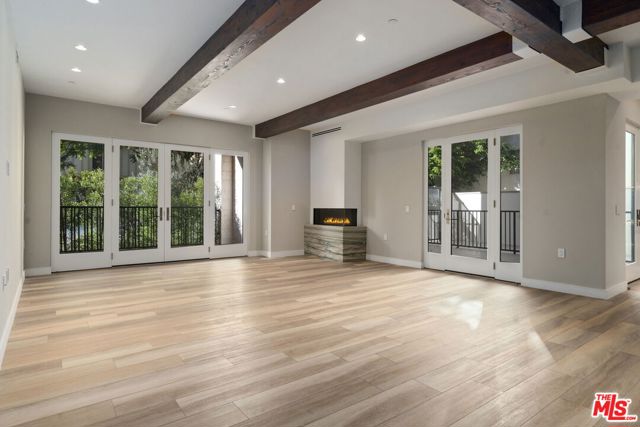 160 N La Peer Drive, Beverly Hills CA: https://media.crmls.org/mediaz/1c39c69f-4d1a-4821-b8e6-0eccf65adc42.jpg