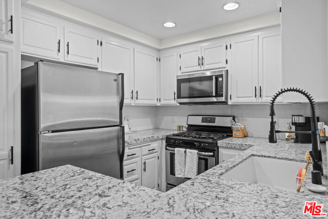 8601 Falmouth Avenue, 404 photo 7