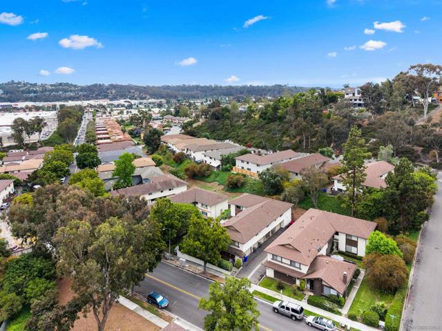 2139 Via Esmarca, Oceanside CA: https://media.crmls.org/mediaz/1c39f2b5-469e-4990-93a7-202354556331.jpg