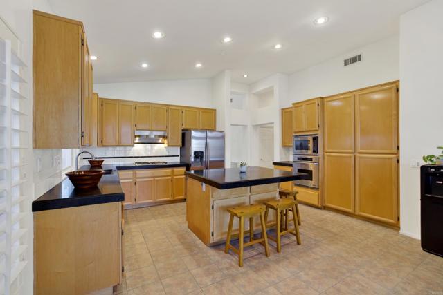 Detail Gallery Image 12 of 47 For 2022 Highland View, Escondido,  CA 92026 - 3 Beds | 2 Baths