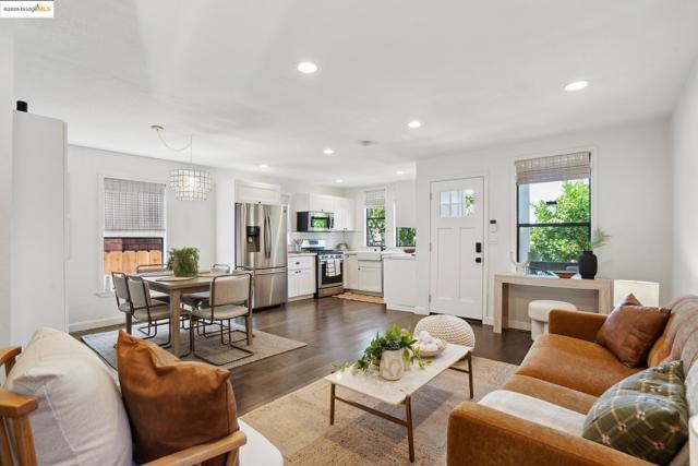 3360 Arizona St, Oakland CA: https://media.crmls.org/mediaz/1c3b2a76-d9ff-4684-b9c7-4073f81358f7.jpg