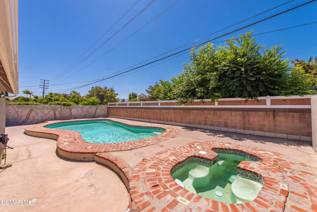 3268 Hilldale Avenue, Simi Valley CA: https://media.crmls.org/mediaz/1c3b46ef-66b6-4de1-855d-621884da443a.jpg