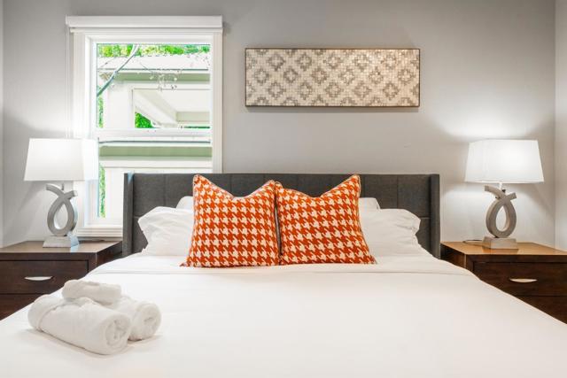 16605 Camellia Terrace, Los Gatos CA: https://media.crmls.org/mediaz/1c3c1a37-7372-4547-b4e0-bd0baff1b2d5.jpg