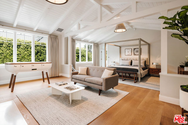 800 GREENTREE Road, Pacific Palisades CA: https://media.crmls.org/mediaz/1c3c335e-5321-4b41-9ea7-b3996b09a933.jpg
