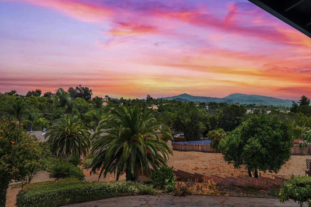https://media.crmls.org/mediaz/1c3cc385-c9ed-44fa-a53e-847aa263786f.jpg?preset=X-Large