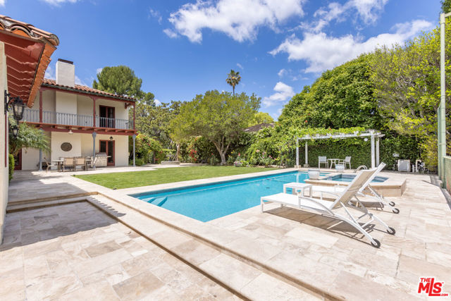 2086 S Oak Knoll Avenue, San Marino CA: https://media.crmls.org/mediaz/1c3cdd8e-f01d-42b9-929e-8bd1130d0385.jpg
