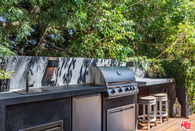 5 Bed Home for Sale in Los Angeles, California