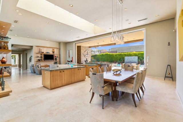 28 Sun Ridge Circle, Rancho Mirage CA: https://media.crmls.org/mediaz/1c3d9032-9d31-4a96-a0fe-36bcd64a6696.jpg